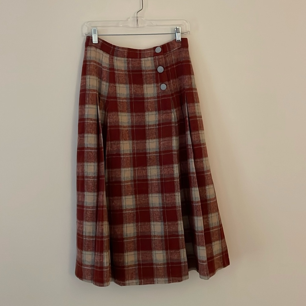 Lacemade Rosey Christmas Cottage Skirt